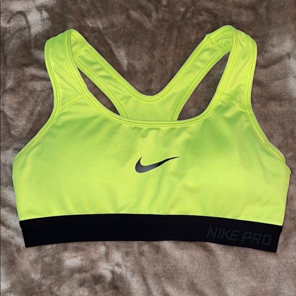 Nike pro sports bra